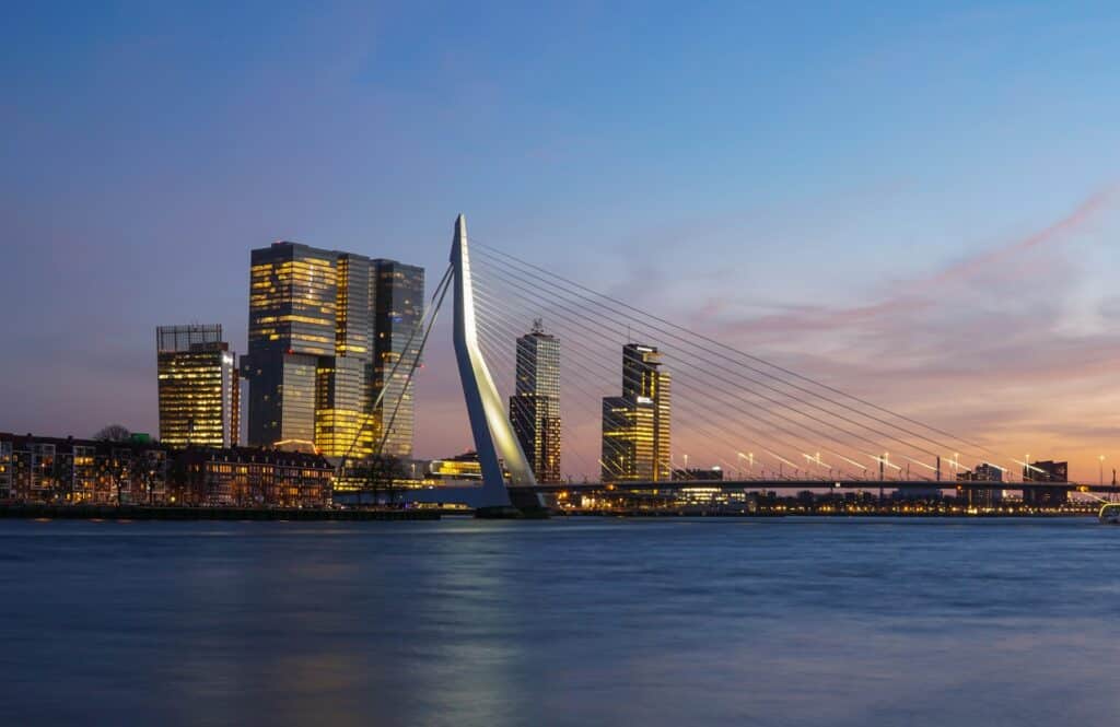 Rotterdam Erasmus Brücke im Abendlicht